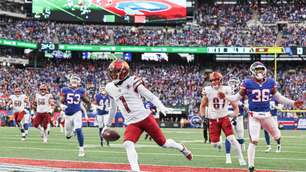 Washington Commanders receiver Jahan Dotson (1) scores a touchdown against the New York Giants.